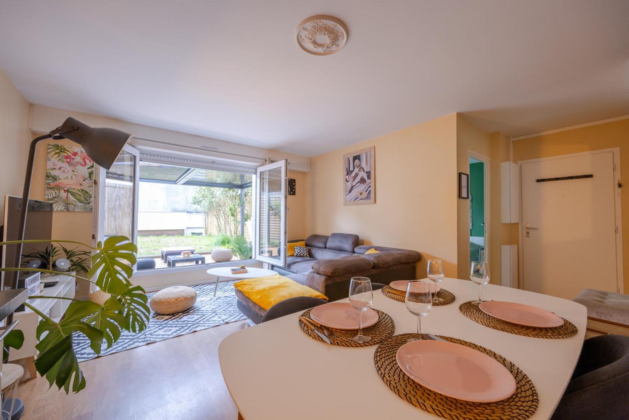 Le Coin Du Bonheur Apartment *